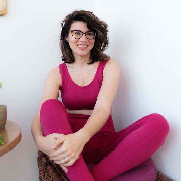 Clases de Hatha Yoga con Mica en Maitri Barcelona