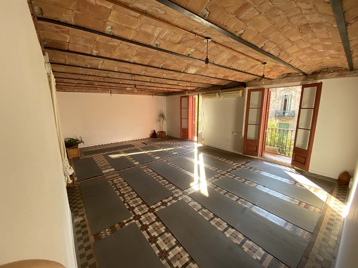 Salas con Mats de yoga en Maitri Barcelona
